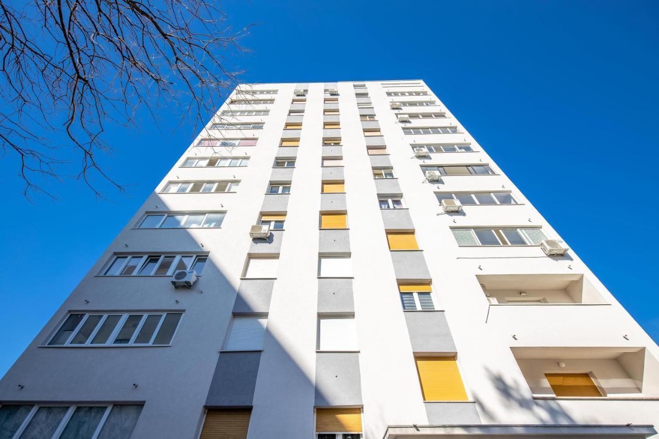 In Apartman *